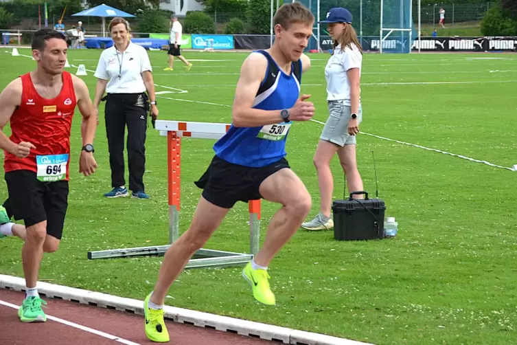 Mit Riesenvorsprung Rheinland-Pfalz-Meister im 5000-Meter-Lauf der M&auml;nner: Alexander K&ouml;hler vom TV Lemberg.