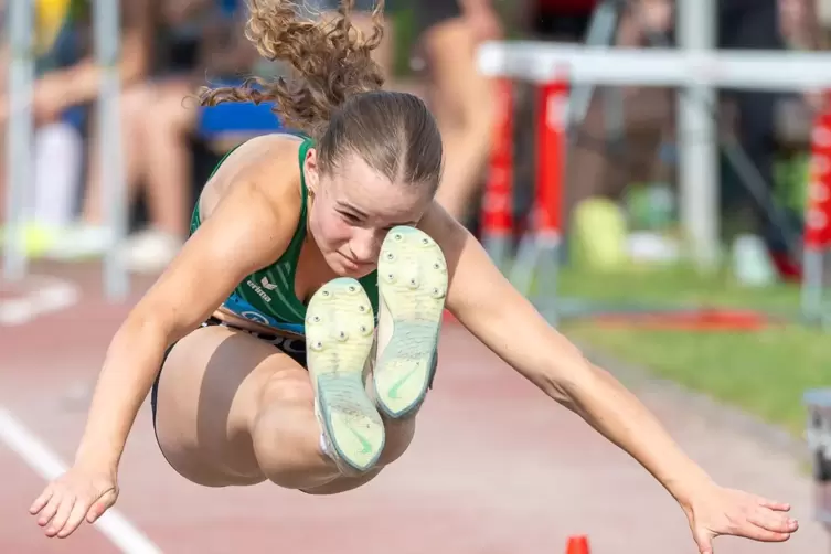 Marike Meyer (TG Frankenthal) siegte im Weitsprung der U18. 