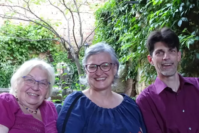Neuer Vorstand der FWG Lachen-Speyerdorf: (von links) stellvertretende Vorsitzende Carola Theobald, Vorsitzende Susanne Karsch u