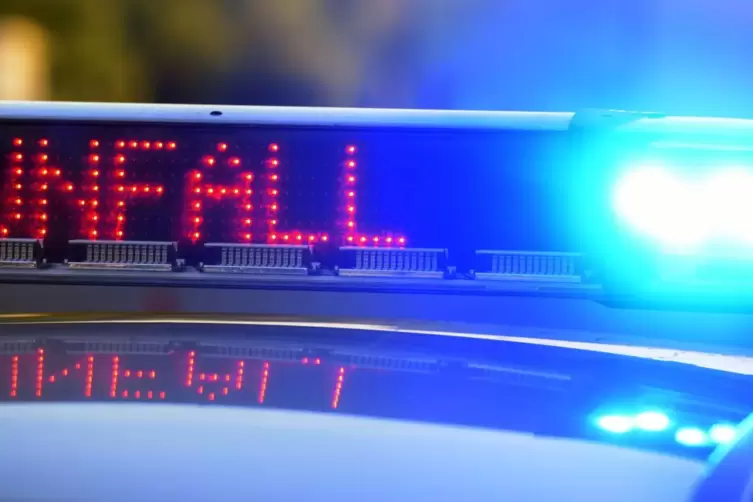 Symbolbild - Polizei sichert Unfallstelle