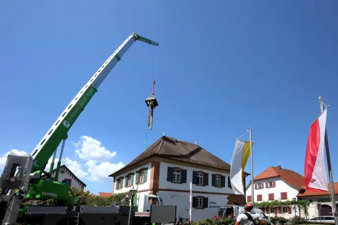 Der Glockenturm prägt das Alte Rathaus in der Venninger Hauptstraße.