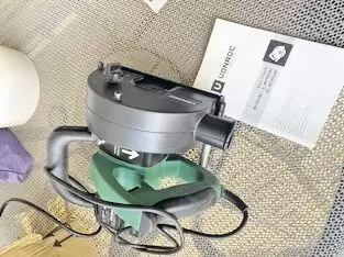 Vonroc   Mauernutfräse mit zwei Diamantscheiben  1700W ist noch Garantiezeit!!! Für40€ abzugeben!