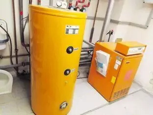 11253589_10_1 Verkaufe gebrauchte Gasheizung, Baujahr 2000 mit 200 Liter Wasserspeicher. Wird verkauft wegen Heizungsumstellung. Ist momentan