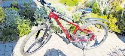 Typ Kato Universal  Rahmenform Diamant  Rahmenhöhe 38cm 24Gänge  Farbe Rot mit Beleuchtung Schutzblech hinten  Ständer Flaschenh