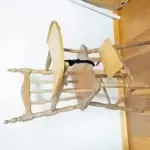 11253877_10_1 Massivholz mit gedrechselten Beinen. Verkaufe einen wunderschönen, nostalgischen Kinderhochstuhl aus Massivholz. Ein echter Hing