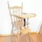 11253877_10_1 Massivholz mit gedrechselten Beinen. Verkaufe einen wunderschönen, nostalgischen Kinderhochstuhl aus Massivholz. Ein echter Hing