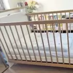 11253917_10_1 Verkaufe ein schönes und stabiles Baby-Gitterbett in der Größe 70 x 140 cm. Das Bett ist in einem sehr guten, gepflegten Zustand
