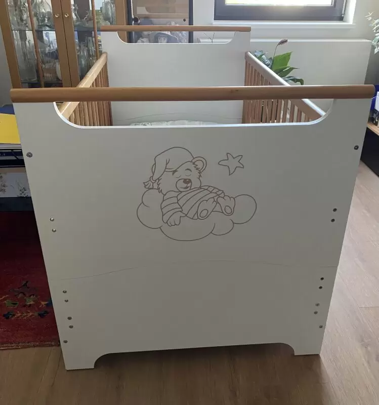 11253917_10_1 Verkaufe ein schönes und stabiles Baby-Gitterbett in der Größe 70 x 140 cm. Das Bett ist in einem sehr guten, gepflegten Zustand