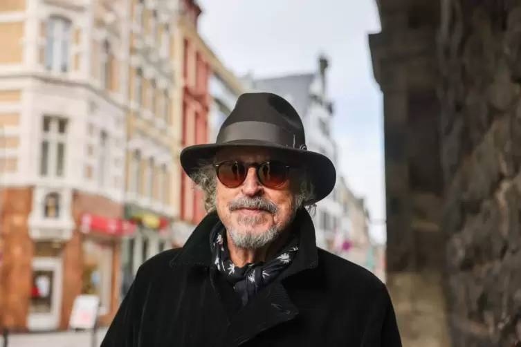 Wolfgang Niedecken in der S&uuml;dstadt in K&ouml;ln