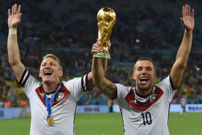Bastian Schweinsteiger (l) und Lukas Podolski