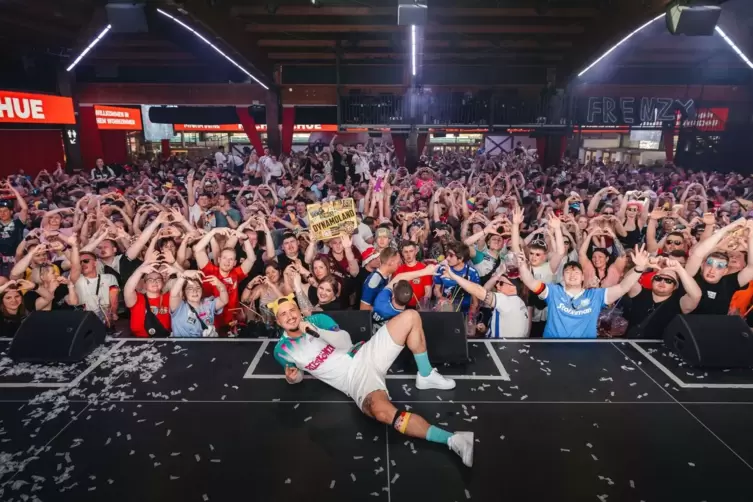 Ex-Fu&szlig;baller Michael Sch&uuml;ler liefert WM-Song
