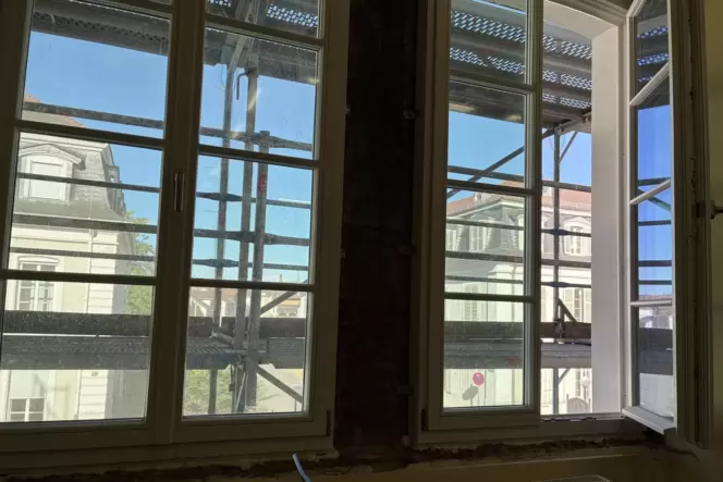 Blick aus dem Fenster: Noch immer ist das Zweibrücker Amtsgerichtsgebäude eine Baustelle.