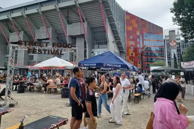 Das Street-Food-Festival fand wieder im Schatten des Fritz-Walter-Stadions statt.