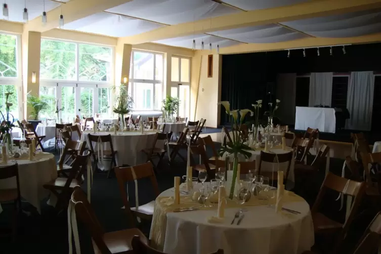 Im Saal unterhalb der Kneipe werden unter anderem Geburtstage und Hochzeiten gefeiert &ndash; und WM-Spiele gezeigt. 
