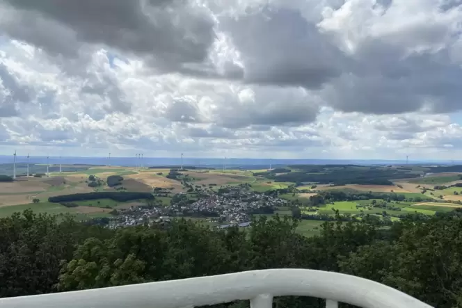 Ausblick von Aussichtsplattform auf Selberg über Rothselberg.