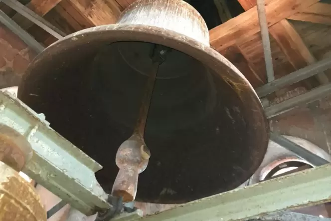 Die größte der drei 75 Jahre alten Glocken in der Zwinglikirche bringt 1064 Kilo auf die Waage.
