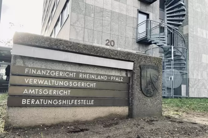 Das Verwaltungsgericht Neustadt behandelt die Klagen des Kreises Südwestpfalz und der Stadt Pirmasens gegen das Land am 25. Sept