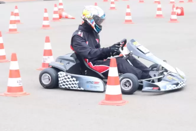 Der 18-jährige Leonard Reichling aus Mehlingen-Baalborn beim Jugend-Kart-Slalom in Mehlingen.