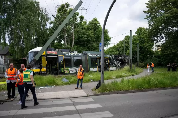 Stra&szlig;enbahn in Neu Hohensch&ouml;nhausen entgleist