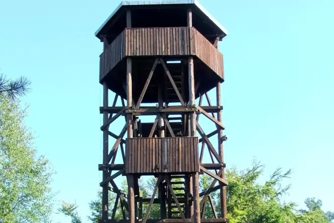 Vor der Sperrung war der Schindhübelturm ein beliebtes Ziel für Wanderer – vor allem wegen des weiten Panoramablicks über den Pf
