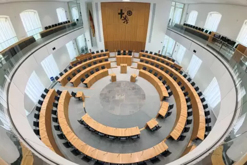 Steigt in die parlamentarische Arbeit ein: der rheinland-pfälzische Landtag. Steigt in die parlamentarische Arbeit ein: der rheinland-pfälzische Landtag.