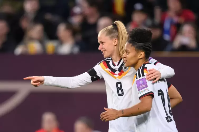 Vivien Endemann (l) und Shekiera Martinez