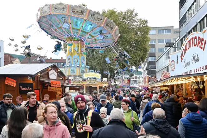 Um Platz für den Jahrmarkt zu haben, gab es in der Exterstraße und am Alten Turnplatz ein Parkverbot.