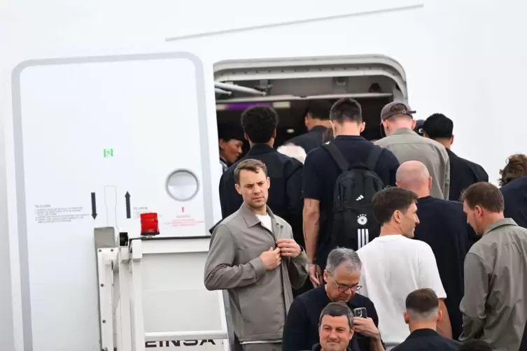 WM-Vorbereitung - Abflug Fu&szlig;ball-Nationalmannschaft