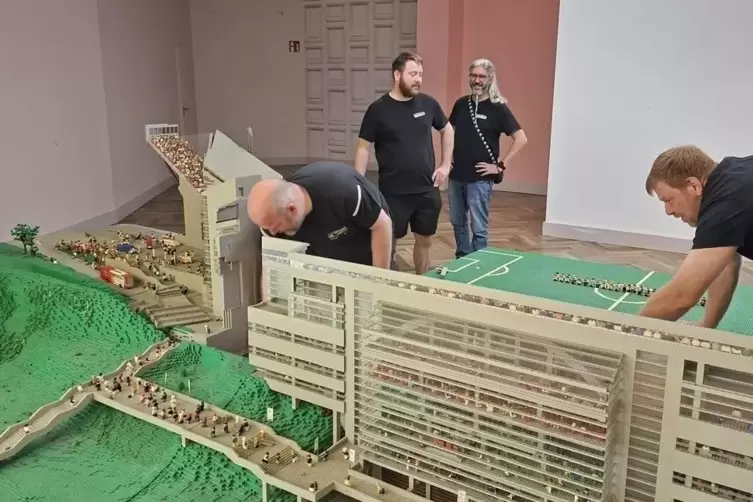 Ein Nachbau des Fritz-Walter-Stadions aus Legosteinen ist im &bdquo;K in Lautern&ldquo; zu sehen.