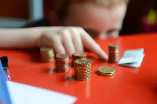 Wenig Geld für Schulhefte und Buntstifte