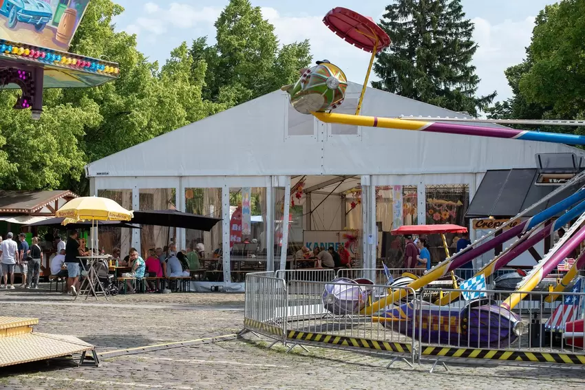 Schaustellerfamilie Schneider war mit vier Fahrgeschäften vor Ort.