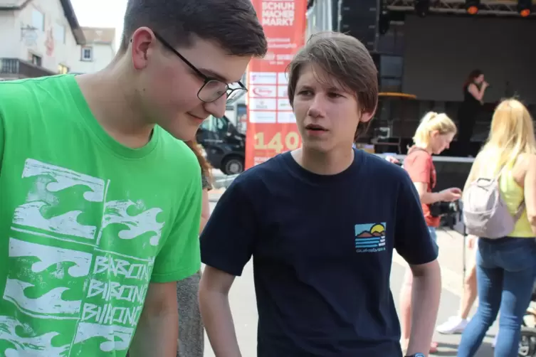 Vor Ort lernten sich der 14-j&auml;hrige Daniel und der 13-j&auml;hrige Come (rechts) aus Chauffailles kennen und machten einen gemeinsame