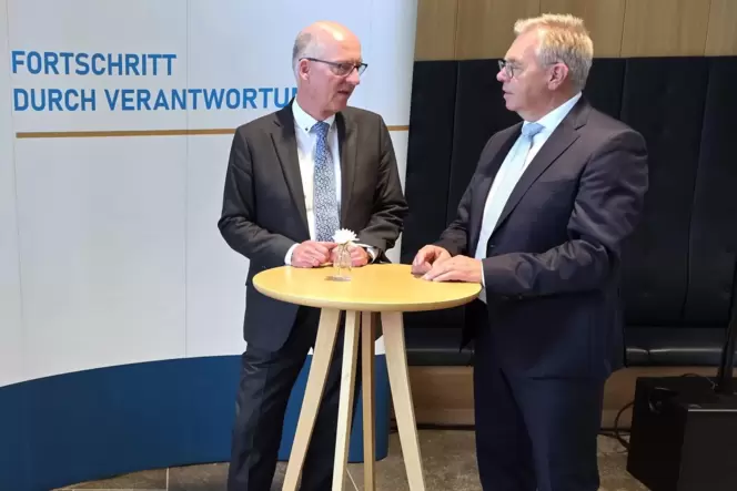 LVU-Hauptgeschäftsführer Karsten Tacke (links) und Präsident Johannes Heger fordern von der neuen Landesregierung schnellere Ref