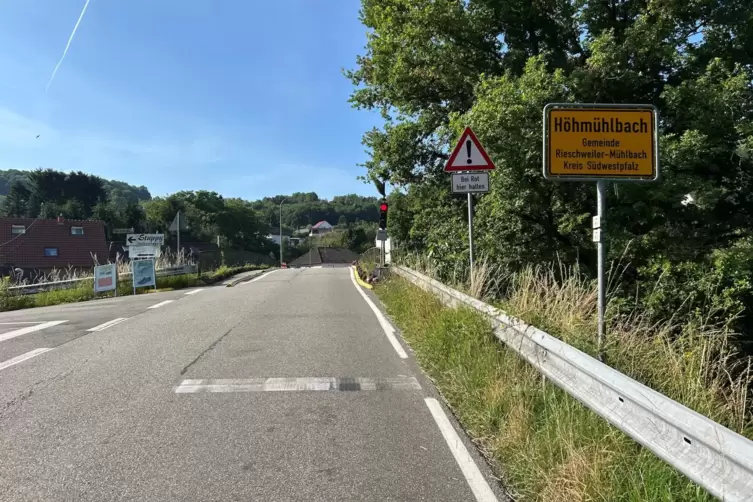 Die Br&uuml;cke &uuml;ber die Bahngleise bei H&ouml;hm&uuml;hlbach wird ab Ende Juni saniert.