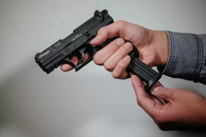 Als aufs Auto geschossen wurde, saß laut Polizei ein 30-Jähriger darin.