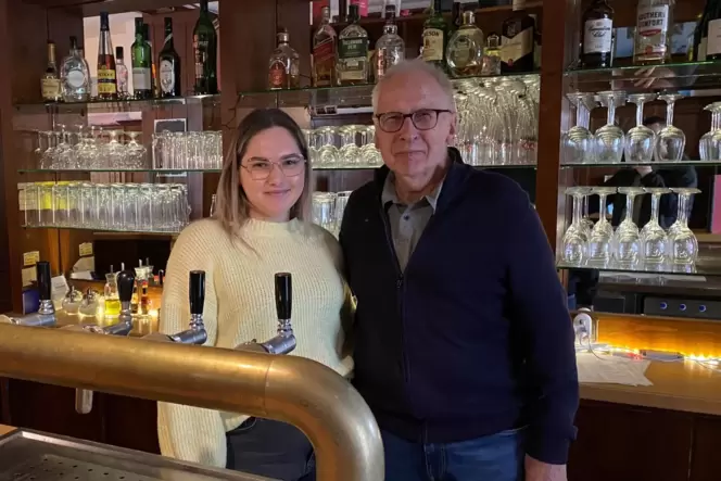Heinz Satter ist seit 1972 Gastronom. In der Kulisse in Pirmasens wird er seit fast sieben Jahre von Aushilfe Jessica Stange unt