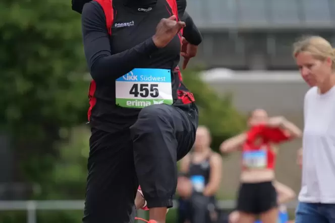 Sarah Jalloh auf dem Weg zum Dreisprungtitel.