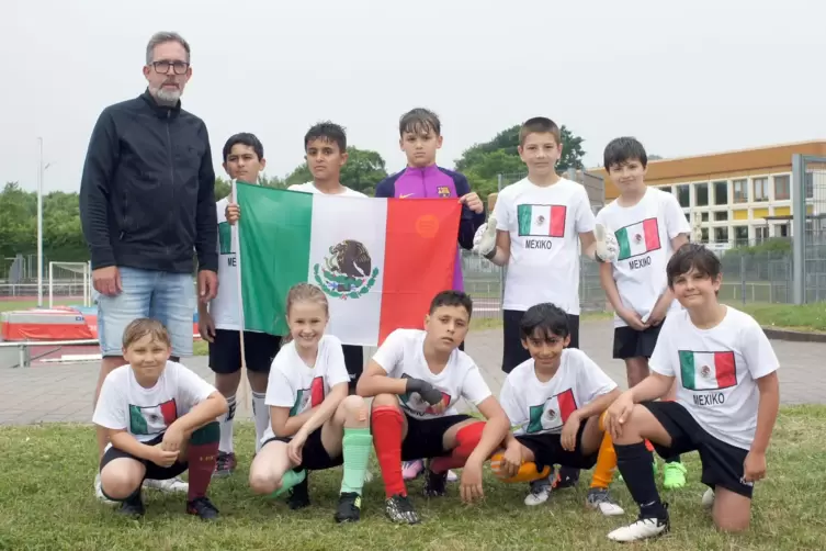 Team Mexiko, Gruppe A (GS Hilgard I), vorne von links: Milan Ruhstorfer, Sophia Malavkin, Hilal Alahmad, Jan Marunisi, Joris Pla