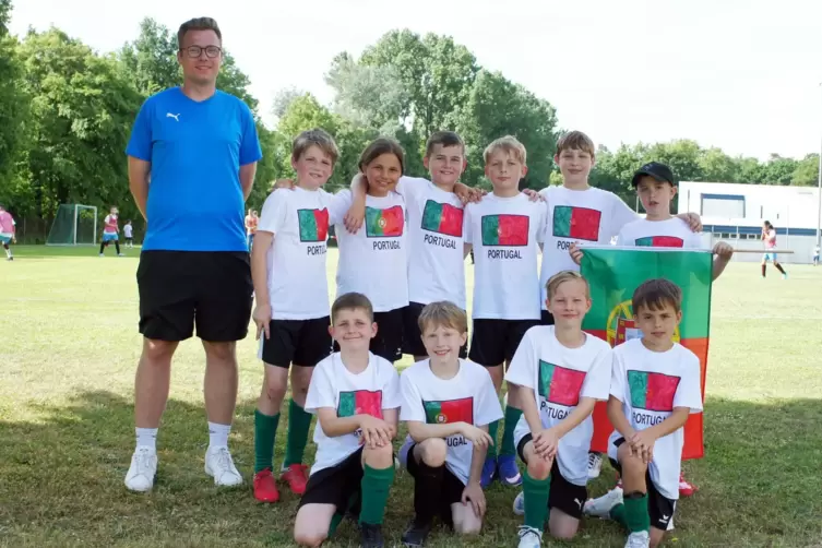 Team Portugal, Gruppe B (Konrad-Adenauer-GS), vorne von links: Leon K&auml;stner, Adrian Garein, Oscar Weimann, Leo Maginat. Hinten v