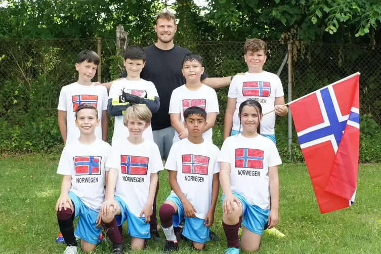 Team Norwegen, Gruppe D (Thomas-Mann-GS), vorne von links: Noah Romano, Julius Gensch, Ibrahim Alkadam, Zainab Nemati. Hinten vo