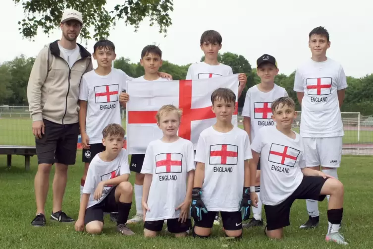 Team England, Gruppe E (GS Thaleischweiler-Fr&ouml;schen), vorne von links: Mats S&uuml;&szlig;, Mika Scherer, Ilja B&auml;cker, Lars Semler. Hinten 