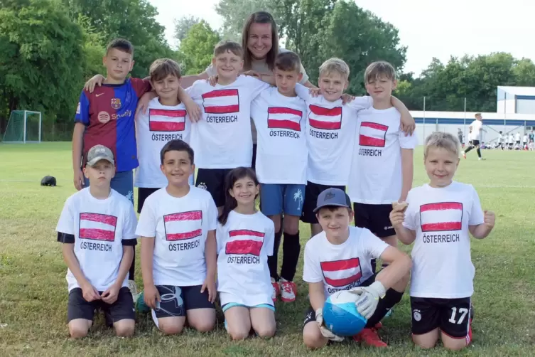 Team &Ouml;sterreich, Gruppe F (GS Wiesbach), vorne von links: Neo Penz, Cem Tornoglu, Emiliana Bashir, Ben Garlinger, Max Ruff. Hint