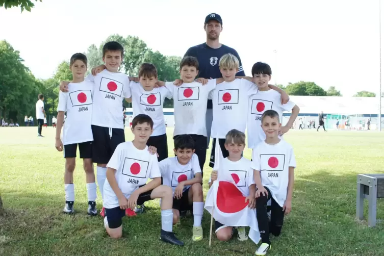 Team Japan, Gruppe F (GS Ein&ouml;d), vorne von links: Jan Esmail, Mohamad Aljamas, Jakob Stegner, Felix Hartmann. Hinten von links: 