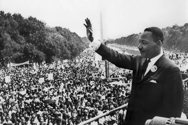 Dr. Martin Luther King winkt von der Lincoln Ged&auml;chtnisst&auml;tte