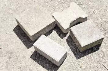 11253964_10_1 ca.1m² 20x20x8, 0,5m² 20x10x8, 4,5 m² 16x16x8 5€/m², 11m² Doppel-T 20x16,5x6 2€/m². Ca. 4,5 m² Leicht-Mauerblock 50x25x15 grau 2
