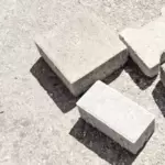 11253964_10_1 ca.1m² 20x20x8, 0,5m² 20x10x8, 4,5 m² 16x16x8 5€/m², 11m² Doppel-T 20x16,5x6 2€/m². Ca. 4,5 m² Leicht-Mauerblock 50x25x15 grau 2