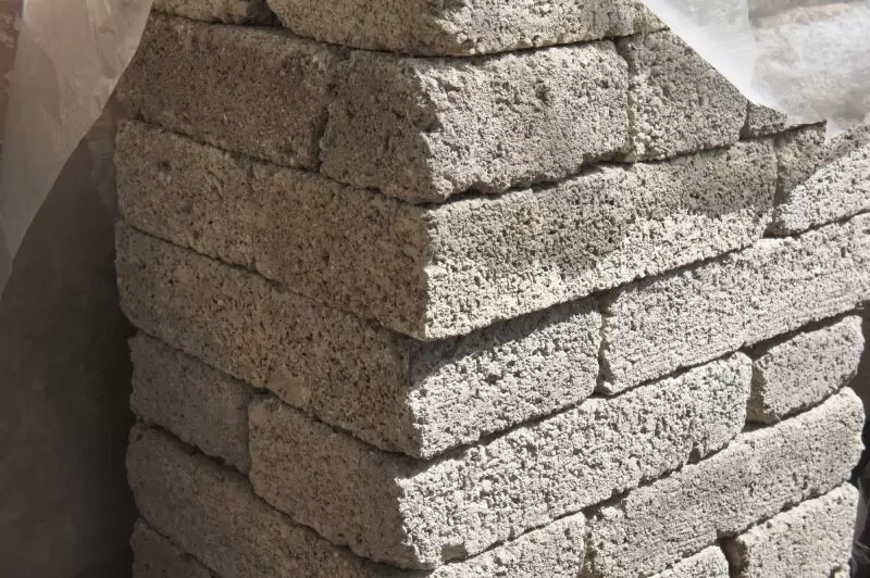 11253964_10_1 ca.1m² 20x20x8, 0,5m² 20x10x8, 4,5 m² 16x16x8 5€/m², 11m² Doppel-T 20x16,5x6 2€/m². Ca. 4,5 m² Leicht-Mauerblock 50x25x15 grau 2
