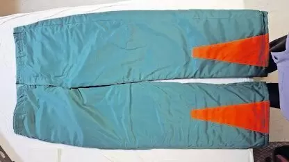 11254249_10_1 Stihl Schnittschutzhose Größe 26, sehr guter Zustand zu verkaufen VB € 20.- nur an Selbstabholer.