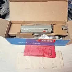 2x GEZE und einmal Abus, unbenutzt und in Originalverpackung abzugeben für € 10 das Stück. Nur an Selbstabholer.
