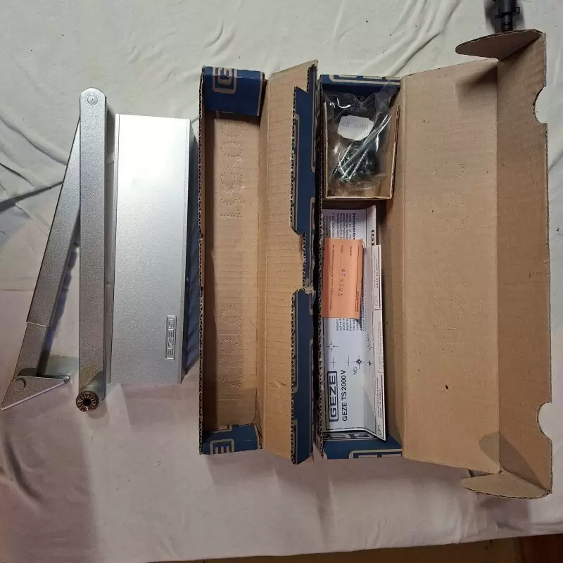 11254251_10_1 2x GEZE und einmal Abus, unbenutzt und in Originalverpackung abzugeben für € 10 das Stück. Nur an Selbstabholer.